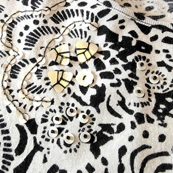 Koret Black Floral Knit Top 100% Cotton Shell & Sequin Detail Sz L LS NEW - Picture 3 of 6